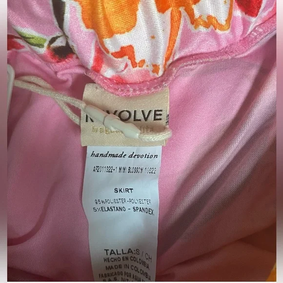 AGUA BENDITA X REVOLVE Mimi Sarong Style Skirt in Pink and Red Blossom NWT - Picture 9 of 9